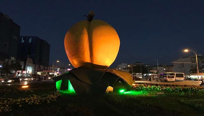  The sculpture for the apricot festival in Malatya