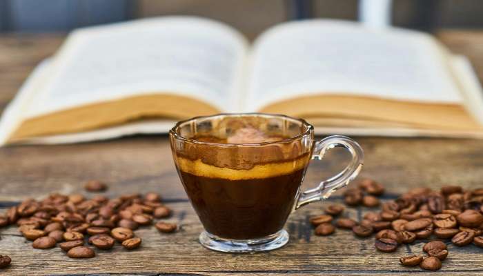  Clear Glass Teacup With Beverage