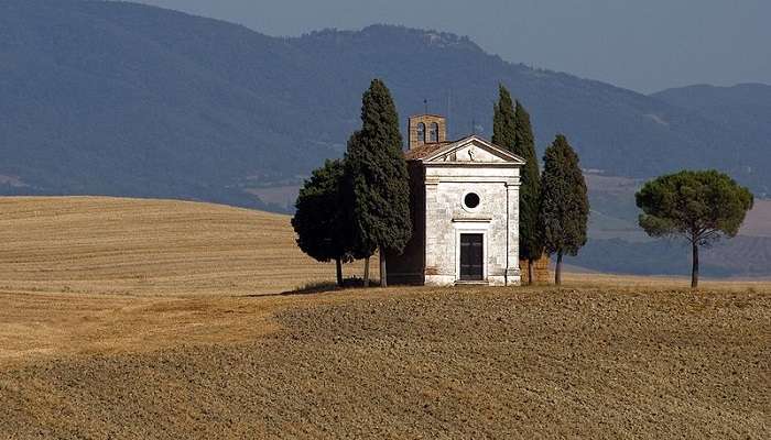 Chapel in Val d'Orcia.