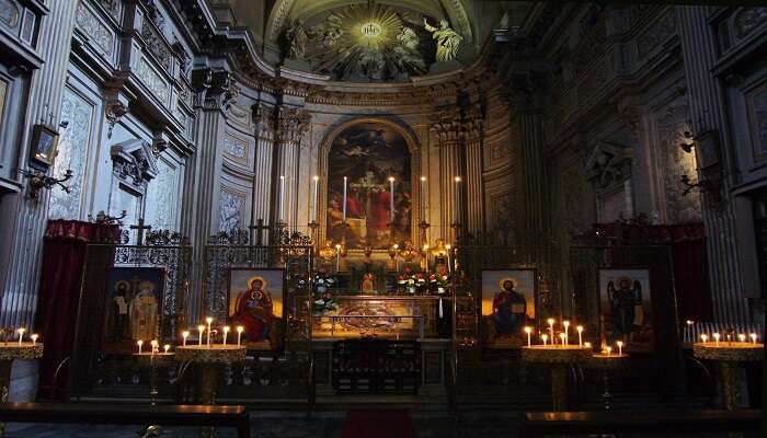  Featuring intricate details and a serene entrance of Santi Vincenzo e Anastasio a Trevi fountain.