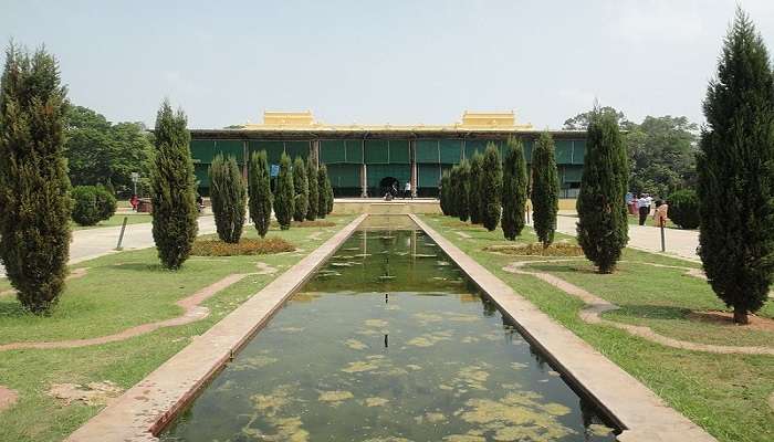 Dariya Daulat Bagh, a must see attraction near Gumbaz Srirangapatna.