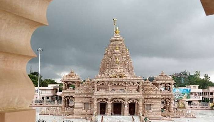 The deity of the kirti mandir