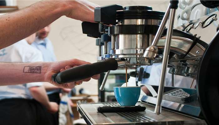 Park along what bluff beach, one of the best Cafes in Devonport