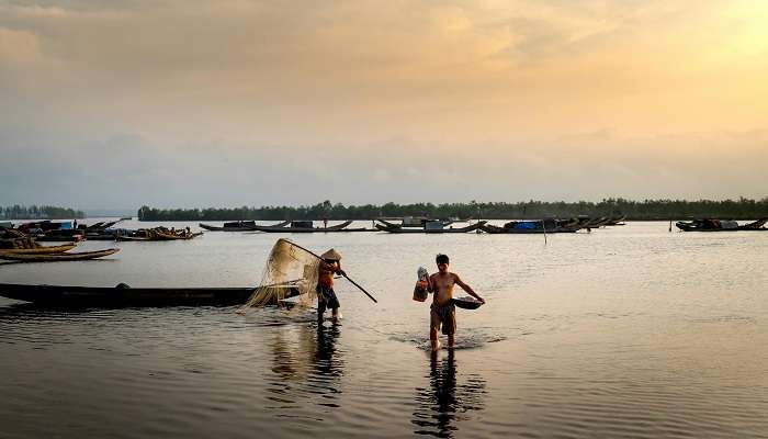 Experience the rich maritime heritage of Neendakara Port!