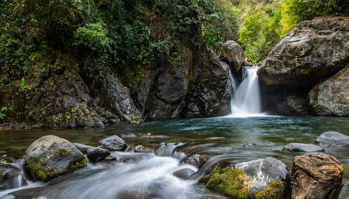 The surroundings of Erikli waterfalls are covered with apple trees