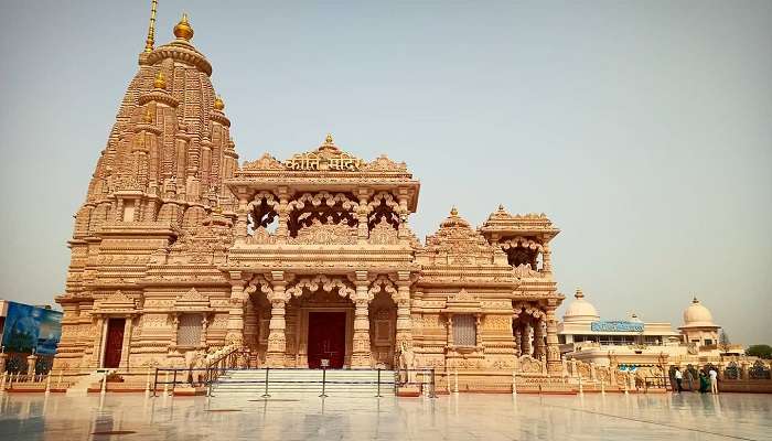 The deities of Kirti Mandir