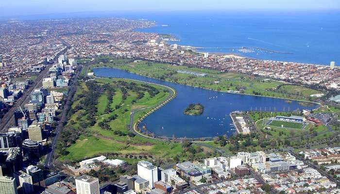 Visit Lake Albert in Wagga Wagga to have an exciting vacation