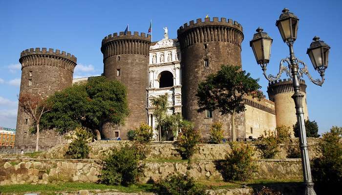 Explorez les châteaux et palais de Naples