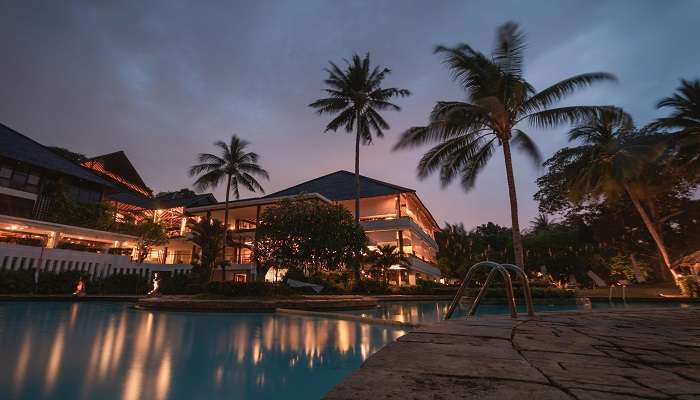 View of the Swimming pool at nighttime at the top Hotels in Lambasingi . 