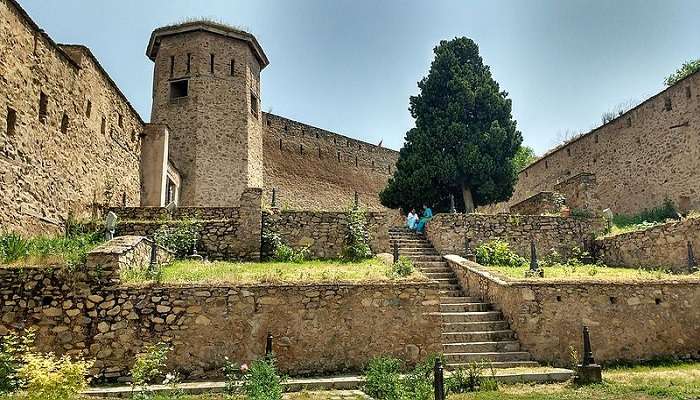 Hari Parbat Fort, an iconic landmark near Gurudwara Chatti Patshahi Srinagar.