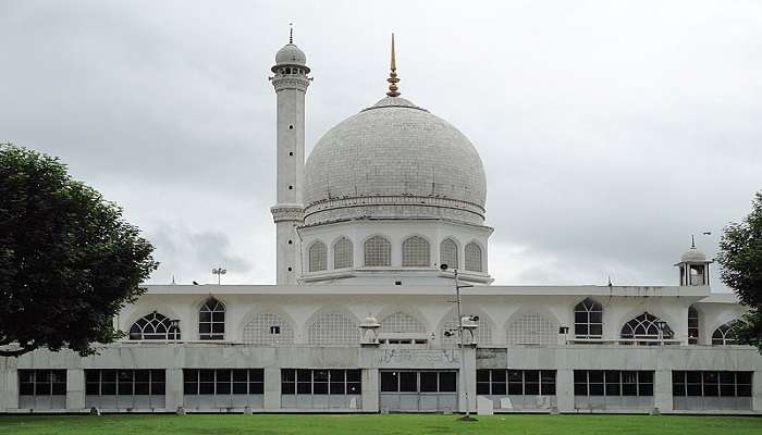 The Silvery-white architecture of the Hazratbal is the main attraction