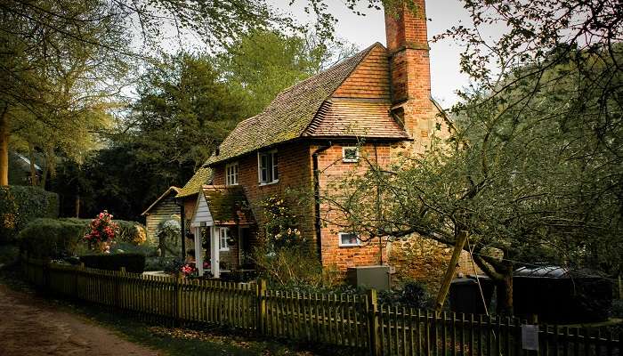 Hillside cottage to stay.