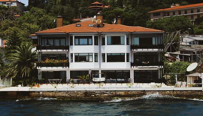 Golden Nest, one of the popular hotels near Neem Karoli Baba. 