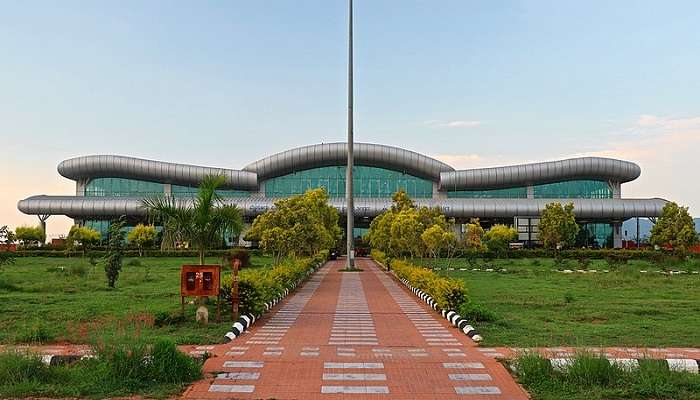 The Mysore Airport in Karnataka to reach to Gumbaz Srirangapatna.