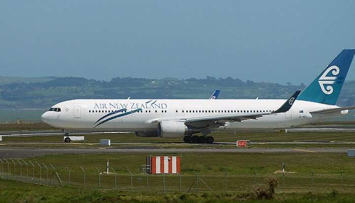 Air New Zealand B767-319ER (ZK-NCL) taxiing at Auckland Airport