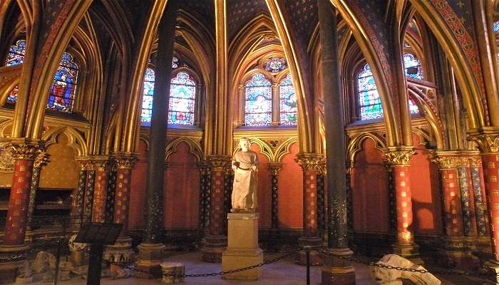  Ceiling view of Sainte Chapelle's upper chapel. 