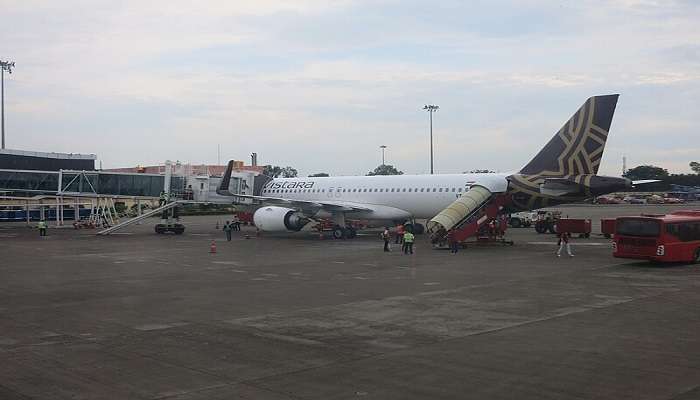 reach to sarafa bazaar by air. 