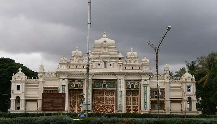 Jaganmohan Palace Art Gallery In Mysore to visit in 1 day.