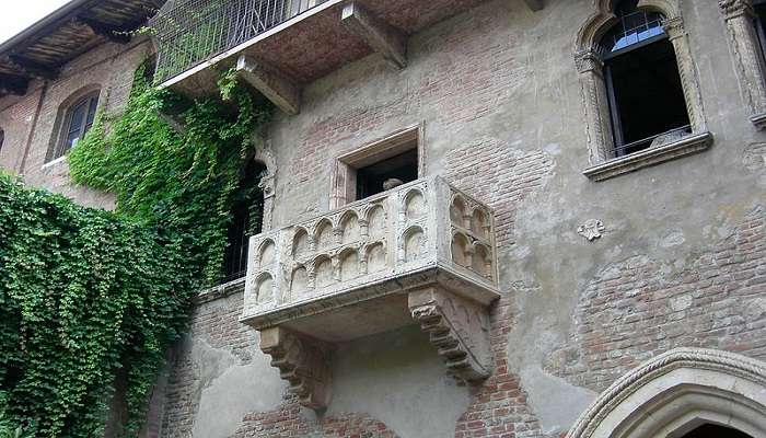 Juliet’s Balcony at Casa di Giulietta in Verona, Italy