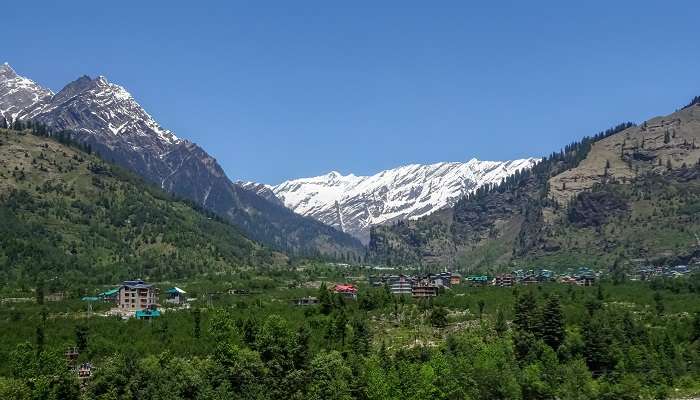 La vue de montagne de Kullu et Manali