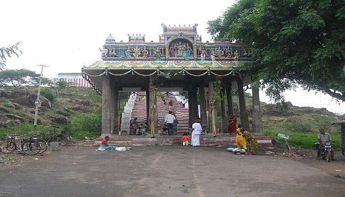 The entrance of Kundrathur Murugan Temple 