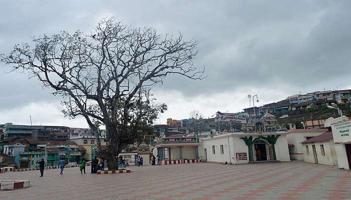 Kuzhanthai Velappar Temple in Poombarai village