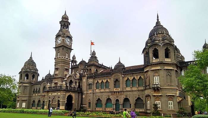 An old black and white picture of Lakshmi Vilas Palace.