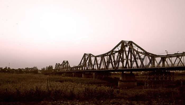 Long Bien Bridge 