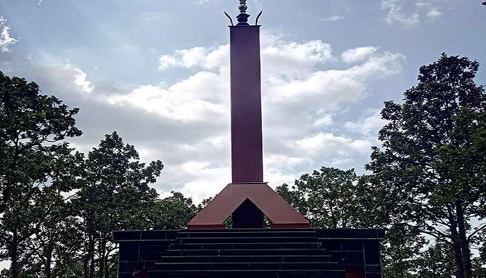 The Khalanga War Memorial's structure is a mixture of simplicity and solemnity.