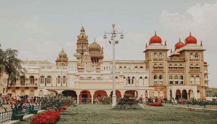 Beautiful Mysore Palace to explore near the Hotels In Gummidipoondi.