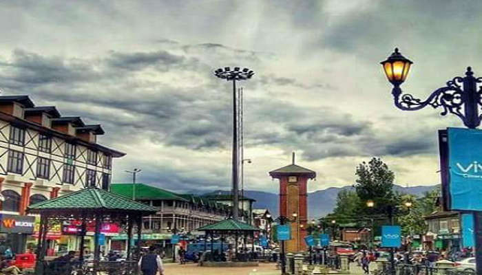 Lal Chowk near Pather Masjid Srinagar. 