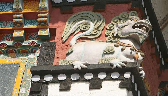 The snow lion present at every corner of the Phodong Monastery, near Seven Sisters Waterfalls