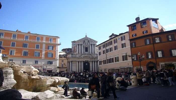 Panoramic view of Piazza Di Trevi.