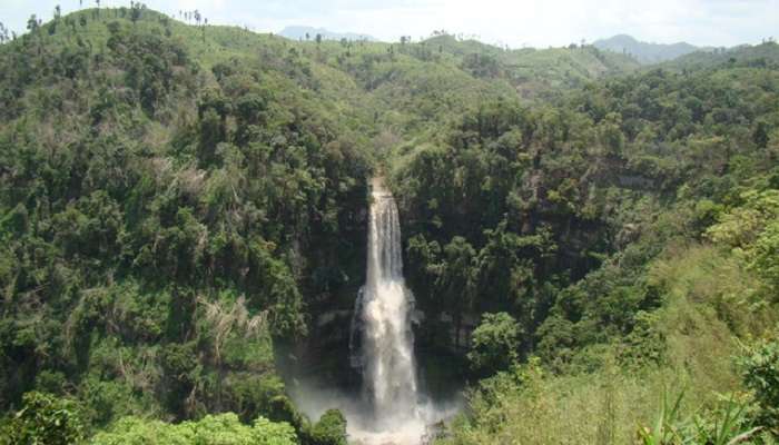 Make a refreshing visit to Vantawng Falls.