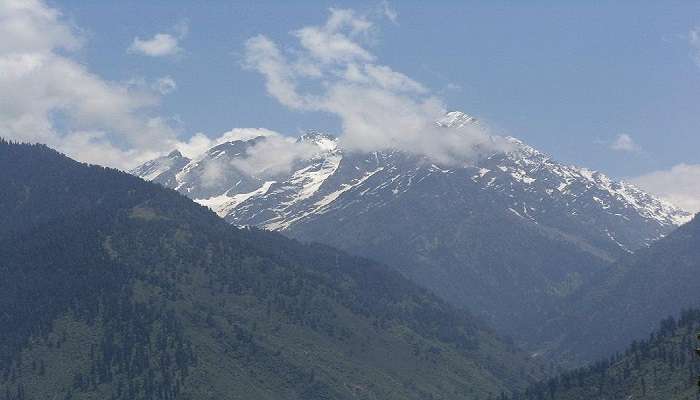 Pissu Top to Baltal trail with breathtaking views.