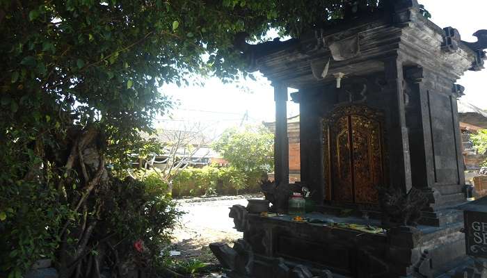  Mesmerising front view of Blanjong Temple.