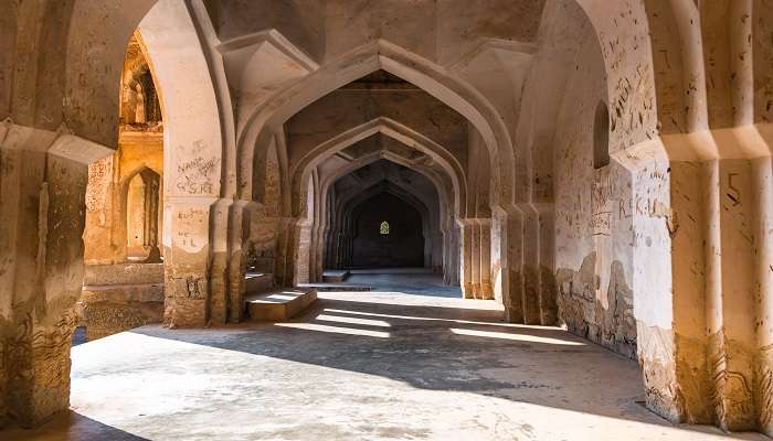 Queen’s Bath, one of the best places to visit in Hampi in 3 days. 