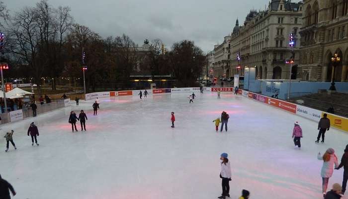 Rathausplatz: Faire du patin à glace