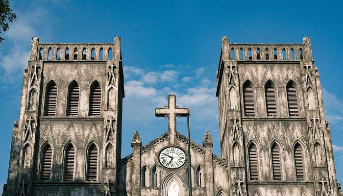 St. Philomena's Cathedral In Mysore to visit in 1 day.