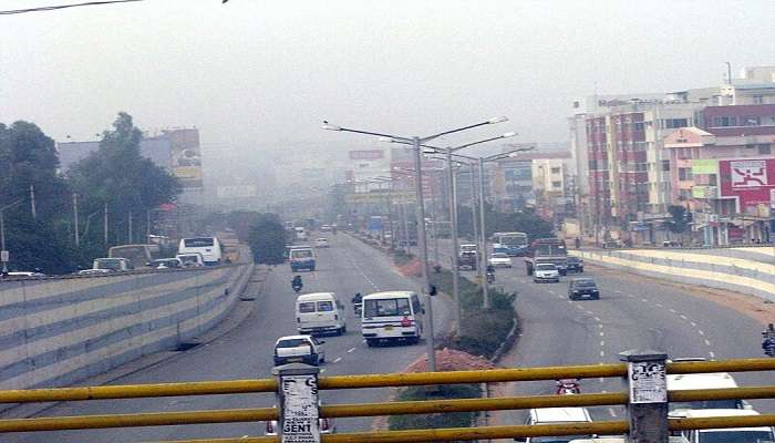 The view of road traffic in Marathahalli