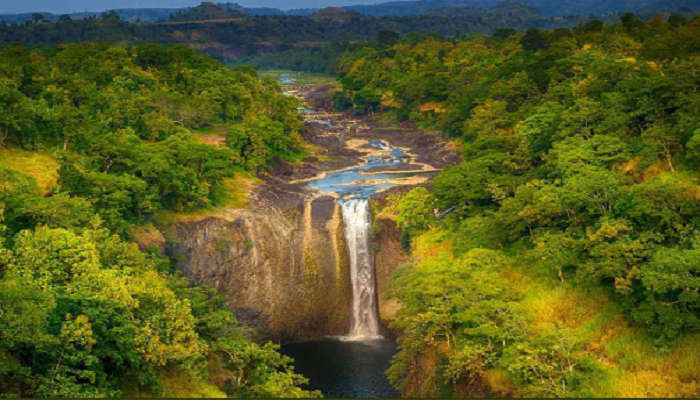 A majestic view of the Jogi Bhadak Waterfall