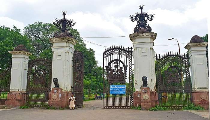 Main entrance to visit.