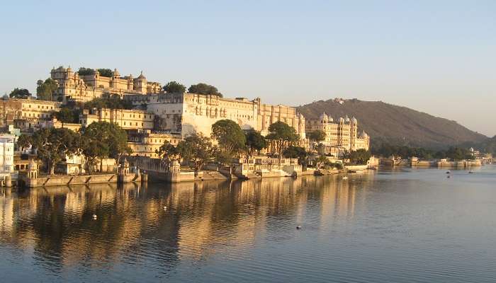 Udaipur, La lac la City Palace, destinations de lune de miel en hiver en Inde