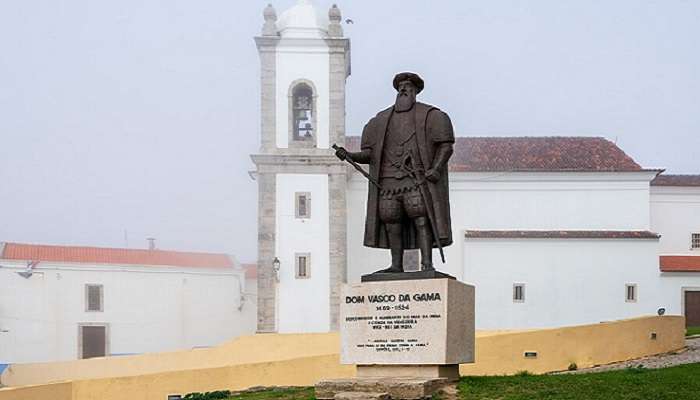 vasco da gama memorial is located close to Kappad beach