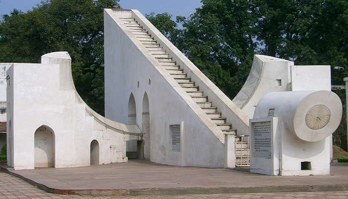 Sun Dial, Jantar Mantar at the Ved Shala near the Char dham temple.