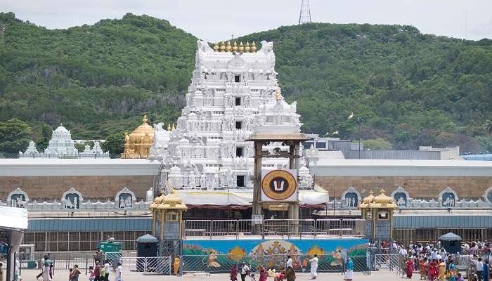 The beautiful must-visit Lord Venkateswara Temple near Perupalem Beach 