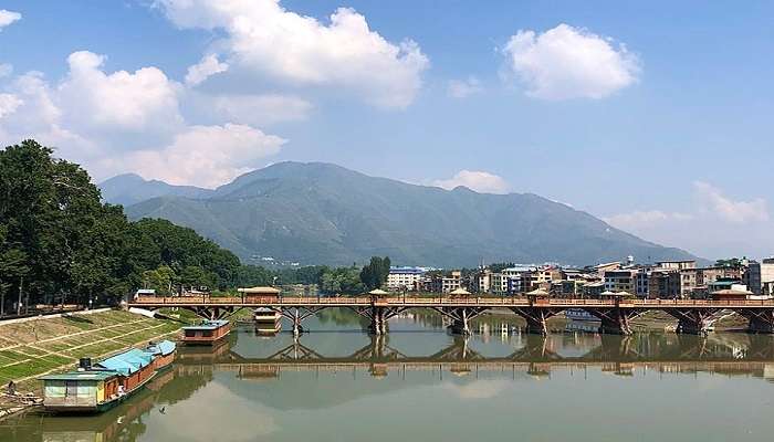 Zero bridge near Pather Masjid Srinagar.