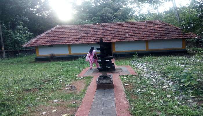 Poru lake Shiva Temple 