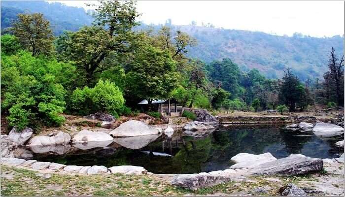 Check out the serene beauty of Maheshwari Kund in Munsiyari