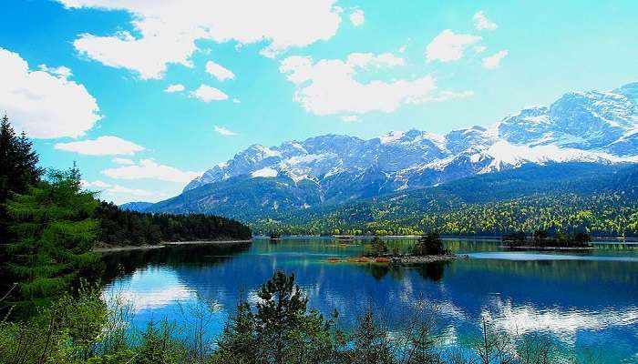 Enjoy an unforgettable time at the beautiful Eibsee Lake.